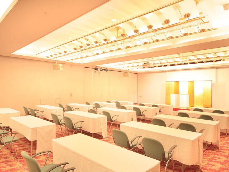 【地下1階　瀬戸の間】最大80名様ご利用いただけます。宴会、会議などにご利用ください。 