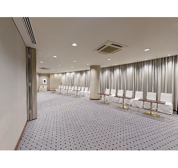 宿泊棟2階の小宴会場。会場を2分割してもご利用いただけます。