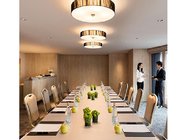 マルチファンクションルーム［19階］Room C（68㎡）会議スタイル