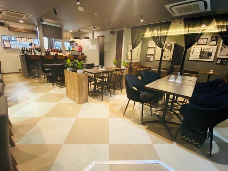 【会場】
貸切は、着席で最大50名、立食で最大60名まで受け付けております。