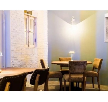 tables cook & LIVING HOUSE