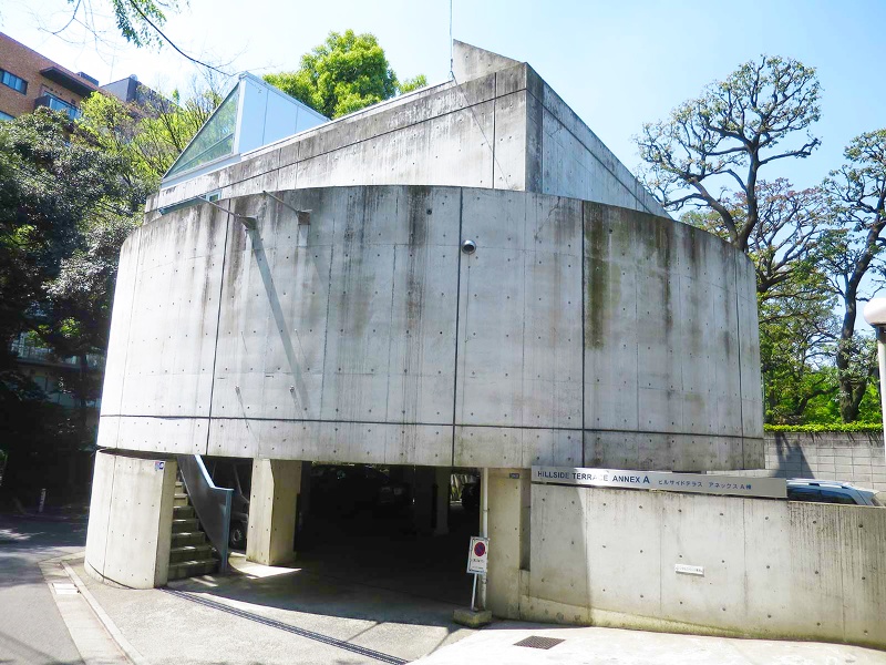 代官山駅歩3分。円形のコンクリート打ちっぱなしのデザインが特徴の、1棟まるごと使えるスペース