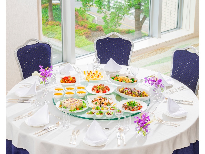 忘年会プラン
Sheraton Party Plan 
シェラトンパーティープラン 大皿卓盛料理