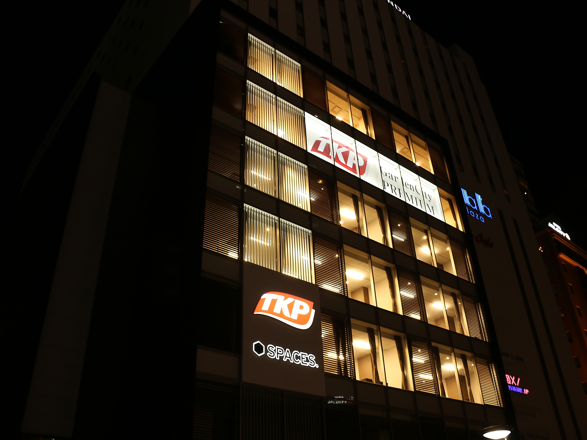 施設外観（夜）ソララプラザ