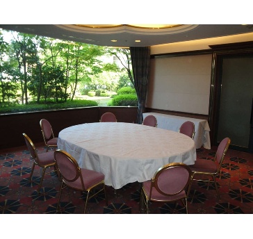 【花水木】HANAMIZUKI
12～15名まで収容可能