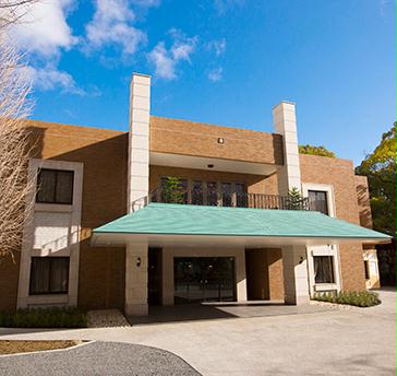 名古屋の総鎮守として親しまれる若宮八幡社の境内に「若宮の杜 迎賓館」があります。