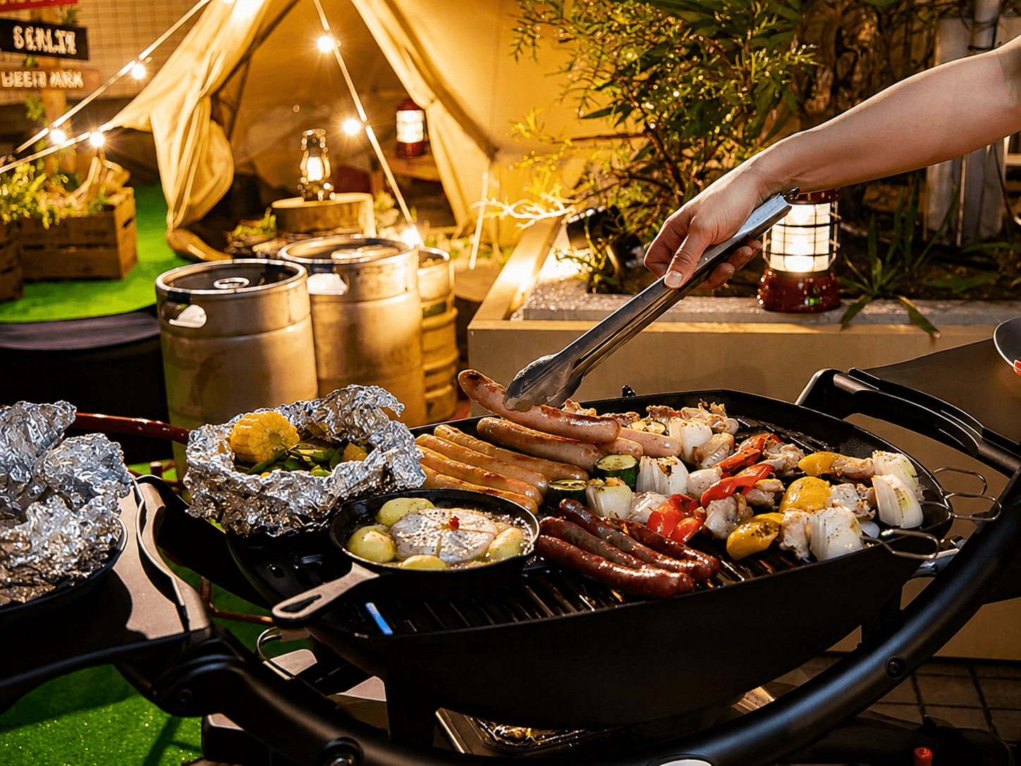 ボリュームたっぷりなお肉メニューを、グリルで焼き上げる