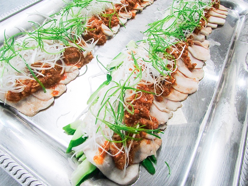 ビジネス・プライベートと様々な用途（懇親会・歓送迎会など）のパーティーにご利用いただけ、お客様のご要望に合った、パーティーメニューをご用意致します。
お客様１人１人に合ったプランをご提案させて頂きますので、お気軽に御相談くださいませ。