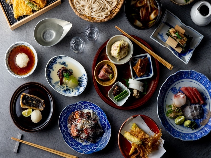 旬菜コース飲み放題2.5時間付き（お料理8品）
個々盛りのコースです。