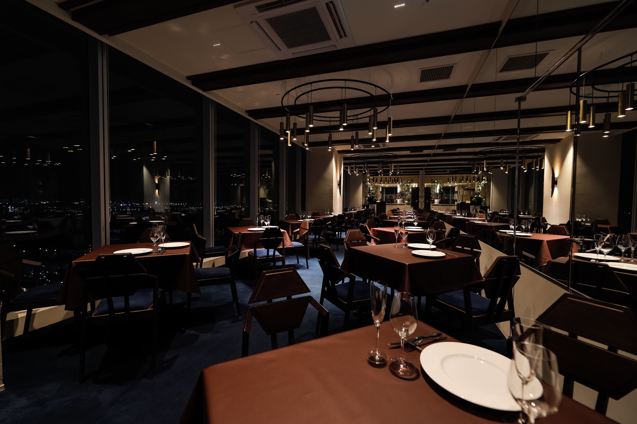 息をのむみなとみらいの夜景が美しいBAR