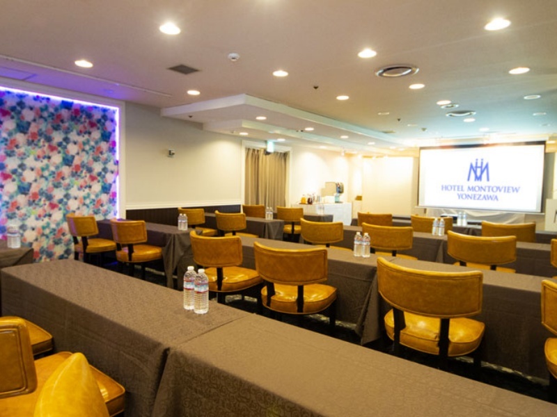 4F 宴会場 『蔵王』
有線LAN完備の中宴会場です。
収容人数：立食80名／着席60名（シアター形式80名・スクール形式69名）