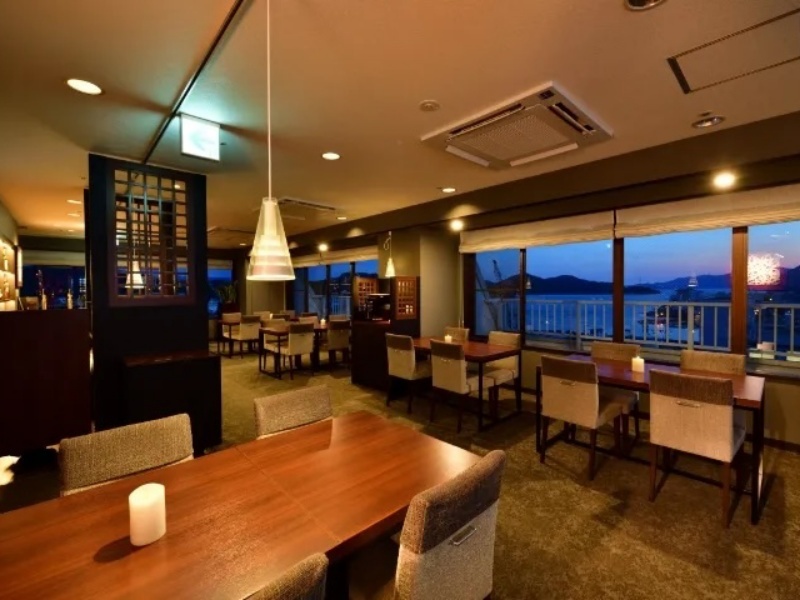 BAR LOUNGE CRYSTAL