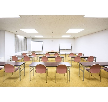 ６３㎡　スクール形式　４５名まで可