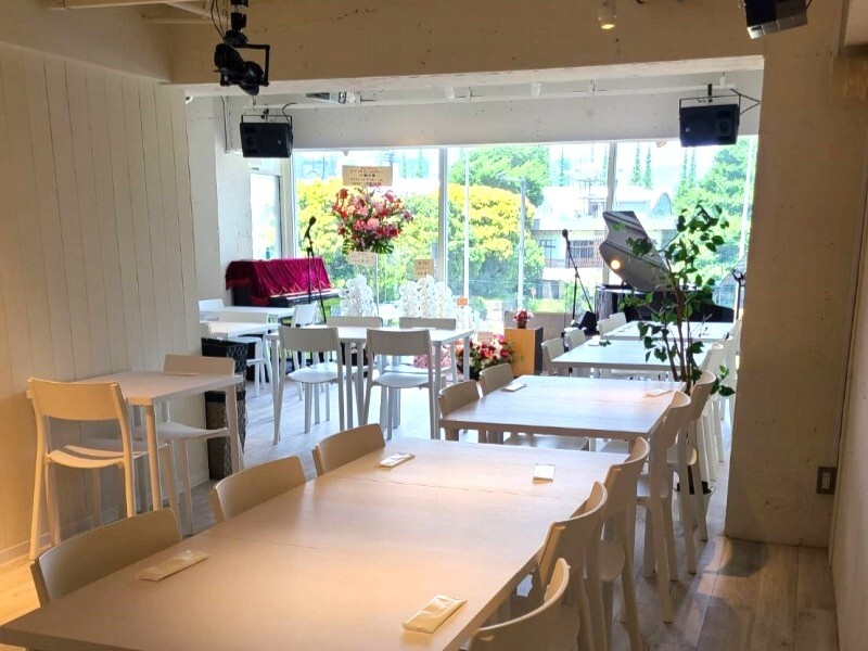 【会場】
落ち着いた環境で素敵な会をお楽しみください。
※お食事・ドリンク等はご利用内容やご希望に応じて個別にご相談の上、対応させていただきます。お気軽にお問い合わせください。