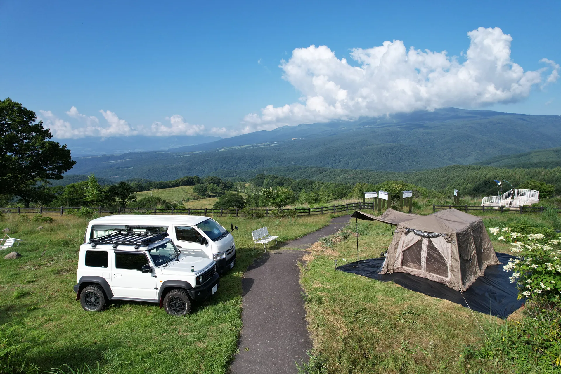 フィールドでのテント泊（車中泊は駐車場。建物内での宿泊はできません）