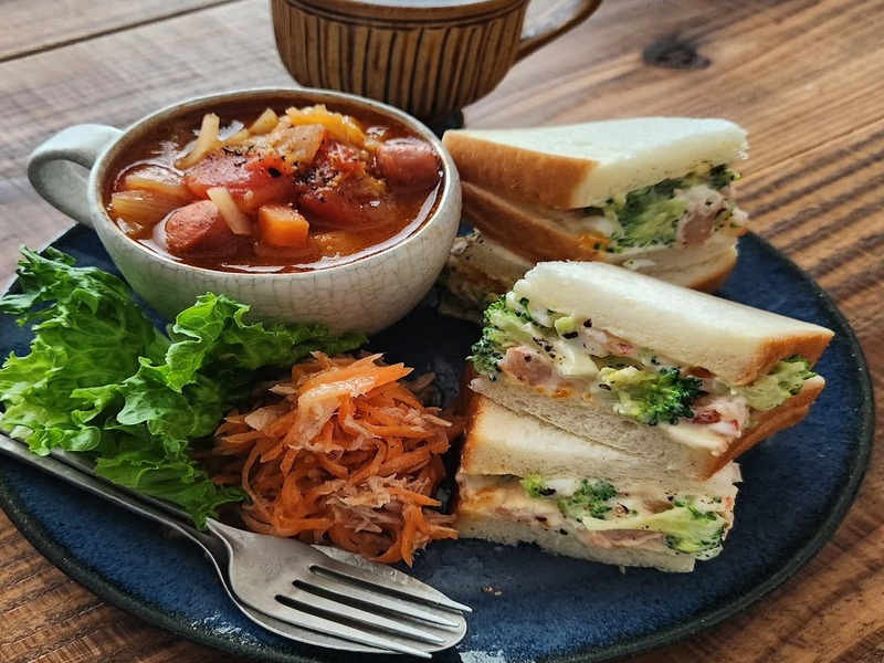＜Sandwich Lunch Plate＞キャベツたっぷりの和風厚切りカツサンド＆スープ
　