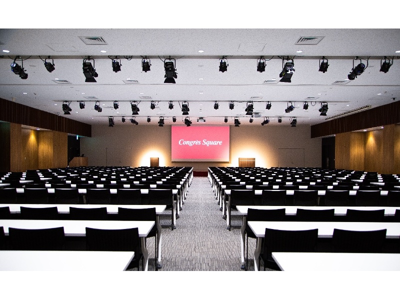 【ホール1・2】スクール480席/シアター621席収容可能。590㎡/天高4m/2分割可能。