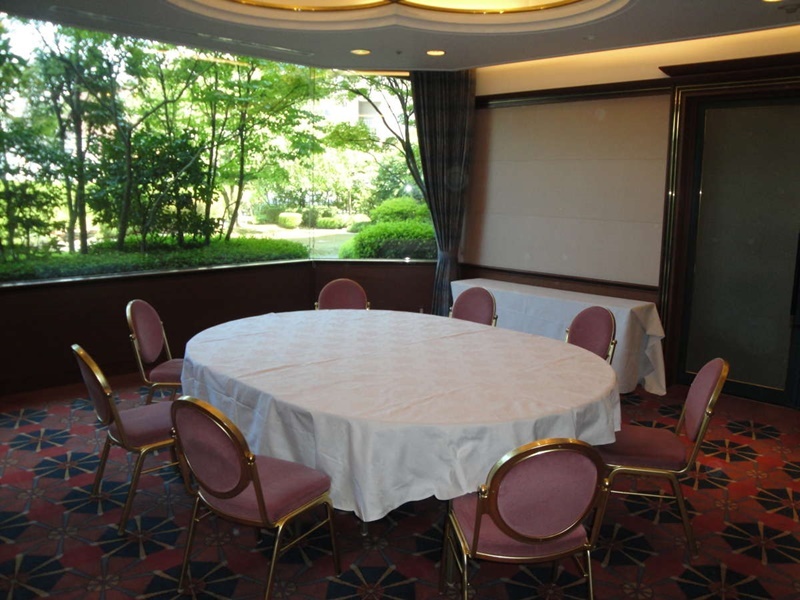 【花水木】HANAMIZUKI
12～15名まで収容可能