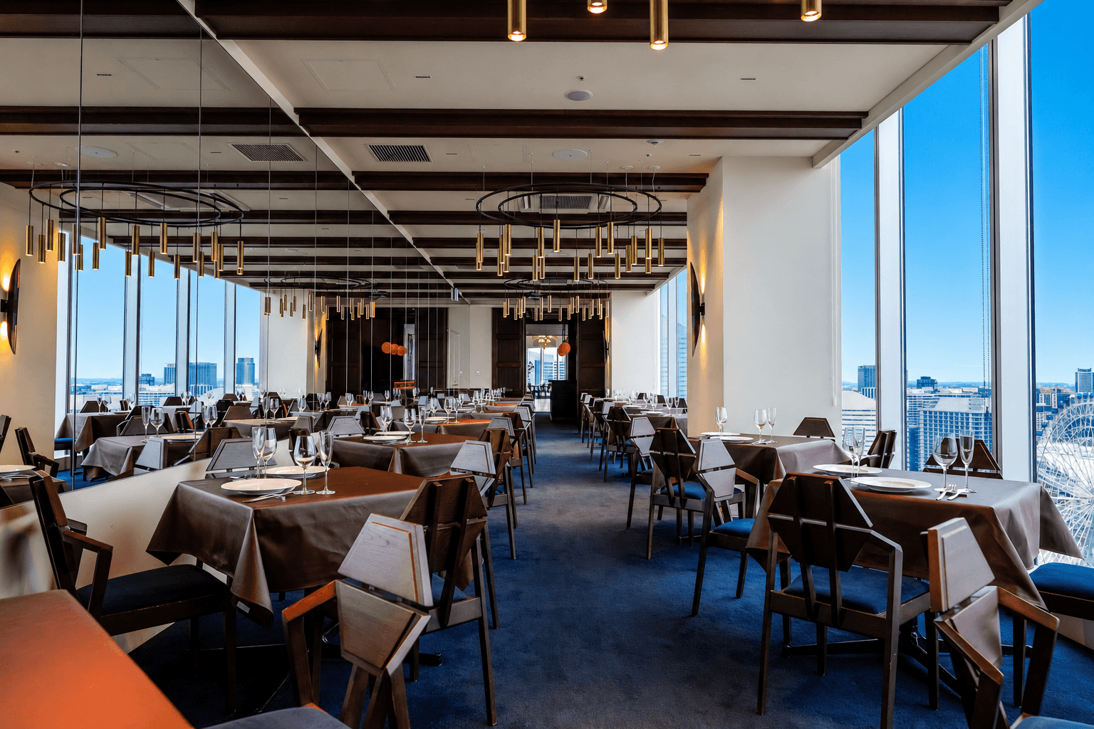 最高の記念日に、大切な人と笑顔で過ごせる天空のRESTAURANT