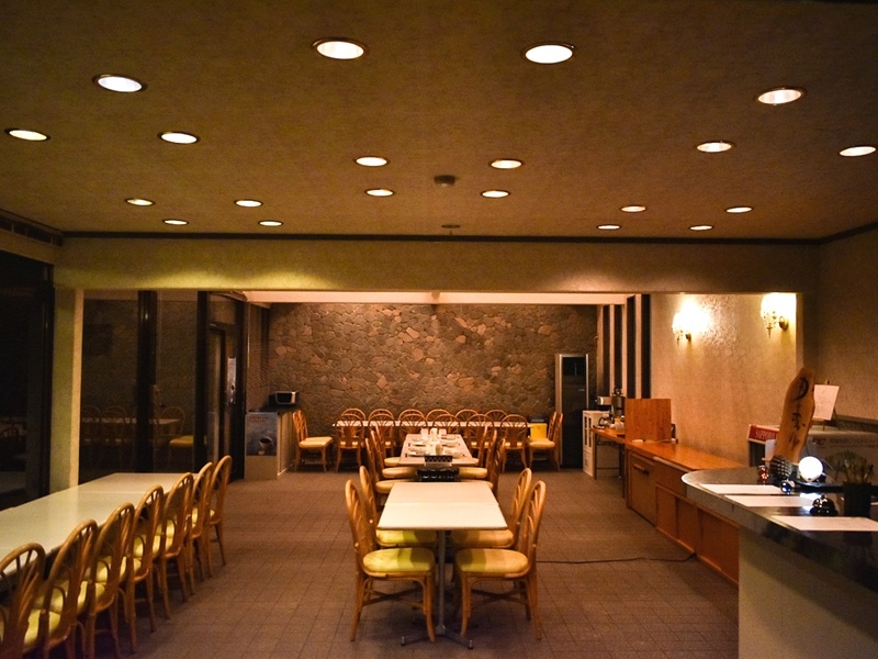 【食堂/定員50名】
貸切時の場合、ミーティングまた二次会でもご利用いただけます。二次会ご利用の際、ご利用時間はご相談ください。