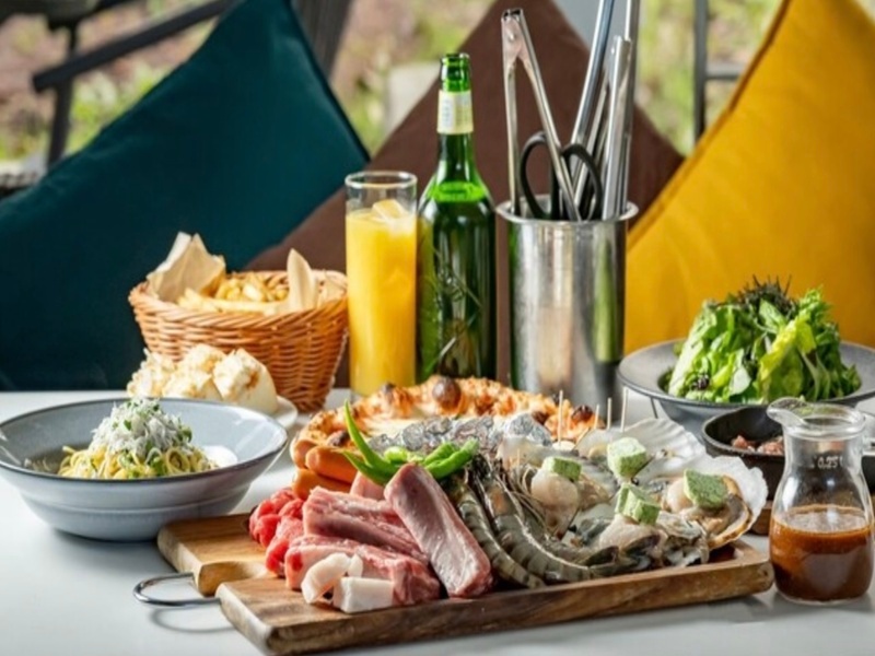 【BBQコース★飲み放題付き5,500円】6種のBBQセット含む全9品＆飲み放題付！テラスで手ぶらBBQ☆植物園を借景に開放感のあるテラス席でゆっくり楽しく♪2名様～！雨天もOK◎お子様料金有