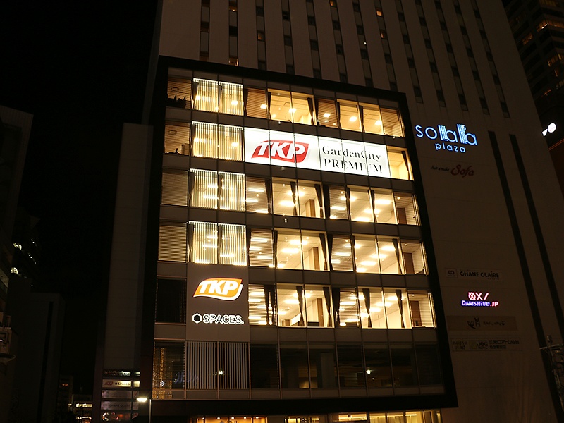 施設外観(夜)ソララプラザ