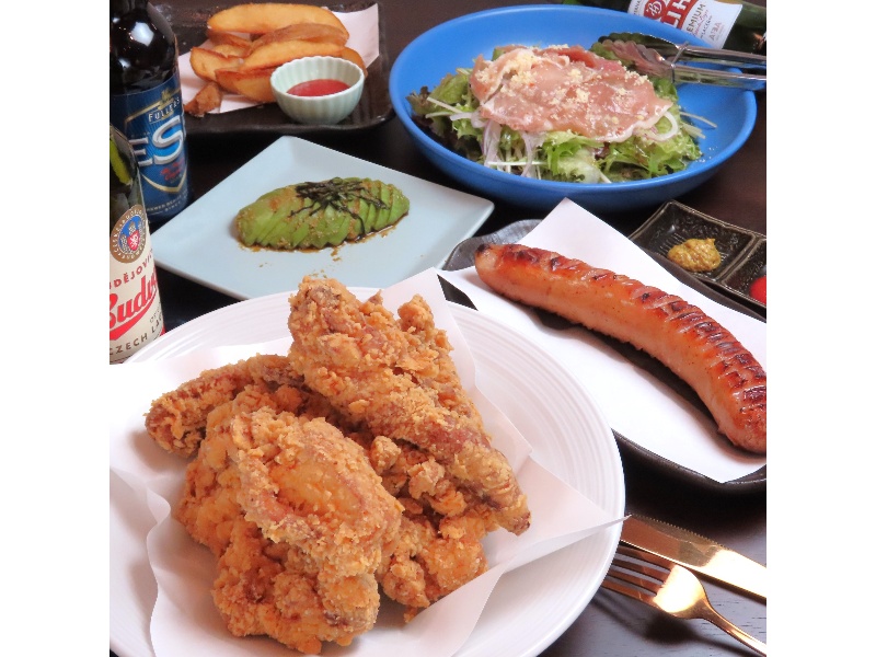 大人気スパイシーチキン付!お料理5品+世界ビールお好きなの1本サービス2時間飲み放題