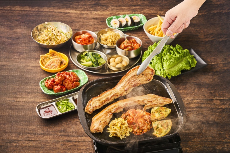 厚切りの豚バラ肉のサムギョプサルと韓国総菜を楽しむ『サムギョプサルコース』