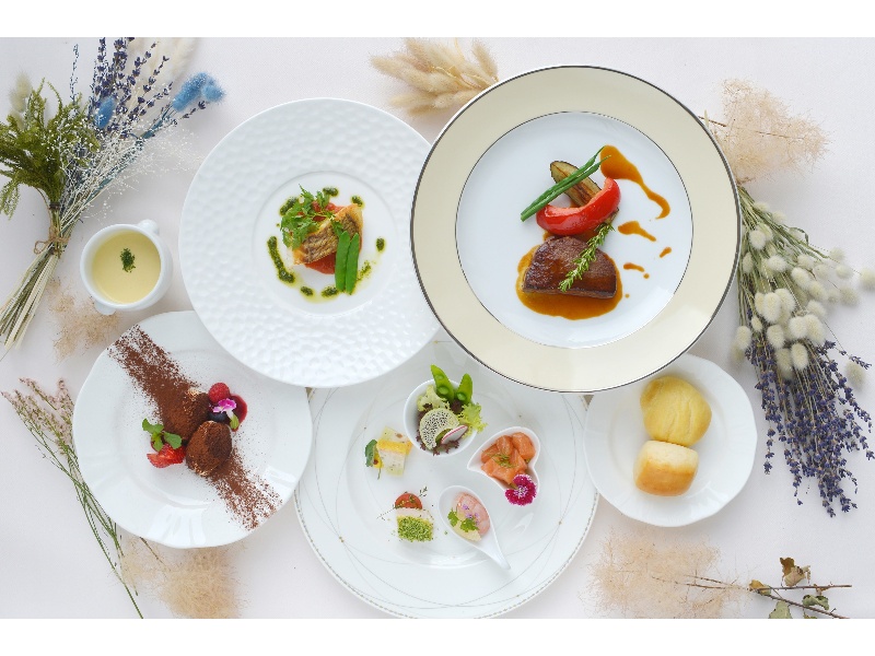【7月～9月期間限定】シェフお勧めのコース
フェリーチェガーデン日比谷料理長お勧めコース料理をご用意いたしました！