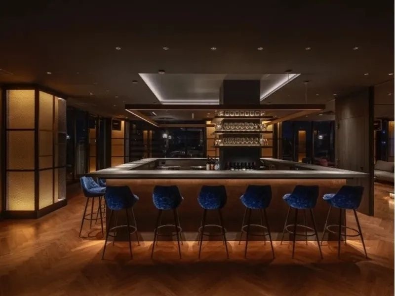 THE LIVELY BAR