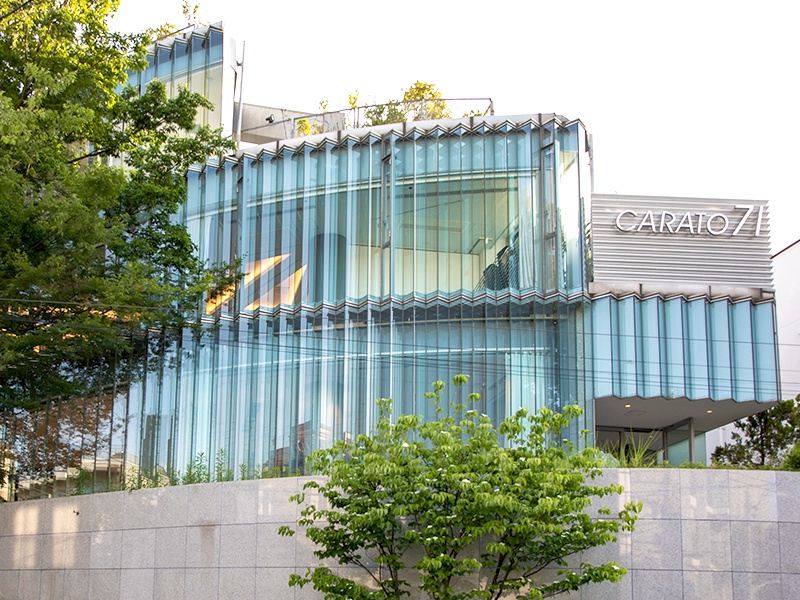 【貸切プライベートスペース】【昼景】
渋谷と代官山のほぼ中心に忽然と現れるガラスの建物は、隠家的存在感。1棟貸しの貸切感を味わえます。