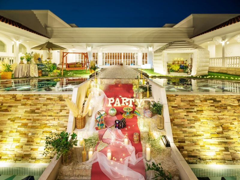 100坪のプライベートガーデンは、開放感溢れる屋外パーティーの最適。ガーデンを使っての演出も可能。