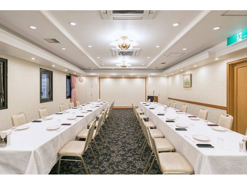 宴会場「ローズ」対面形式