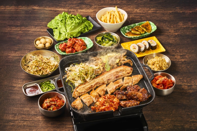 牛・豚・鶏の3種のお肉が楽しめる『プレミアム韓国焼肉コース』
