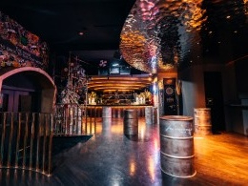 LOUNGE FLOOR
