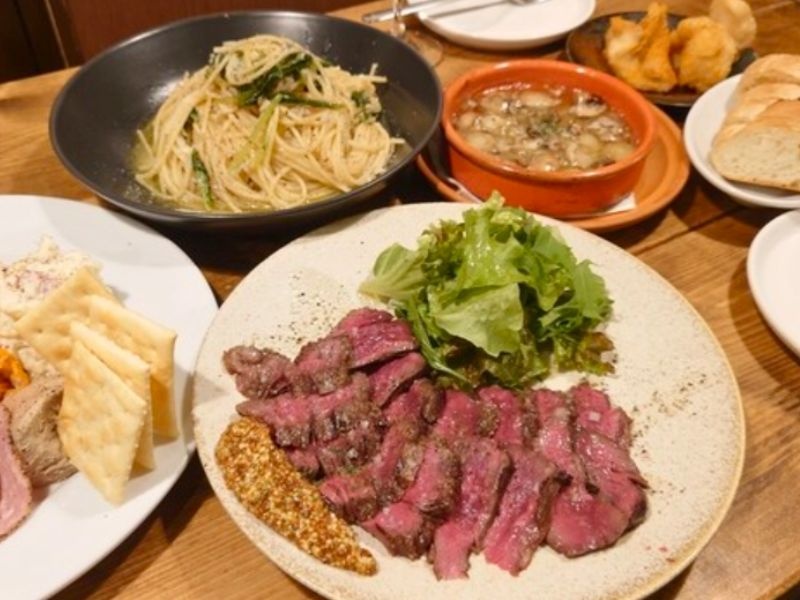 【2h飲み放題付】忘年会・新年会に!!エビとマッシュルームのアヒージョや牛ハラミのステーキが堪能できるバルコタツヤのスペシャルプラン