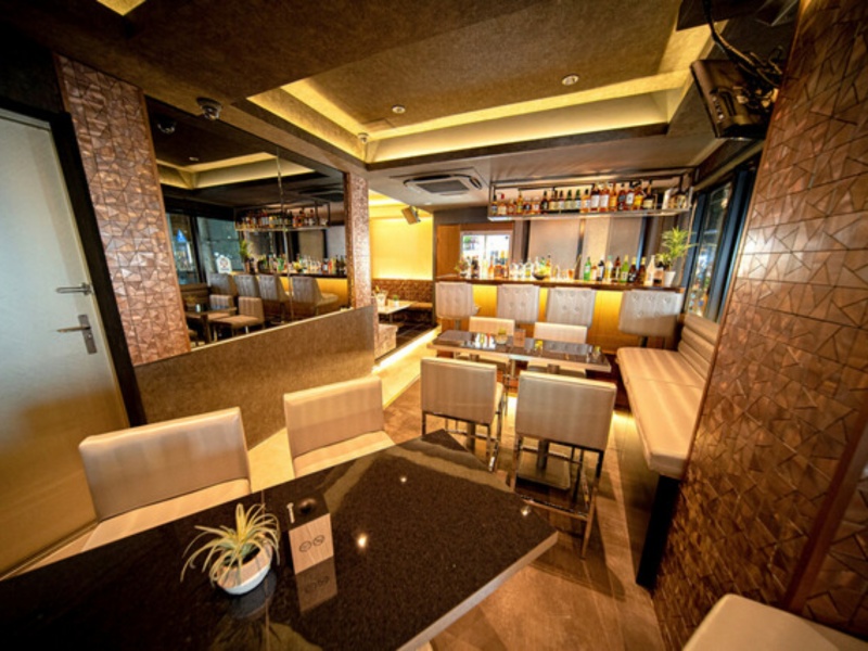 【プレミアムお店貸切プラン】
モエシャンドン乾杯＆豪華特製ビュッフェ付/プレミアム貸切8000円〜