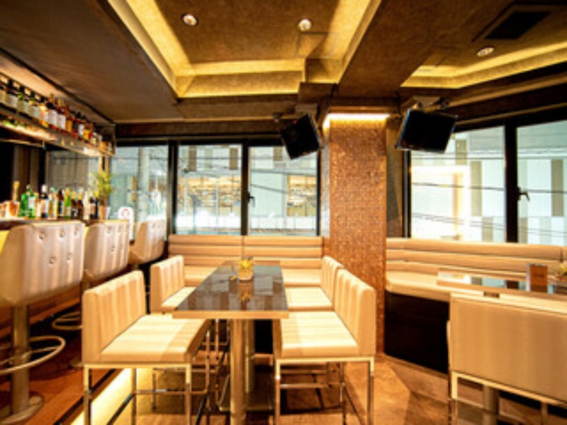 【2.5時間/お手軽貸切プラン】
飲み放題＆特製ビュッフェ料理10品付 ‐ カラオケ＆ダーツ付(※週末祝前祝日2時間)