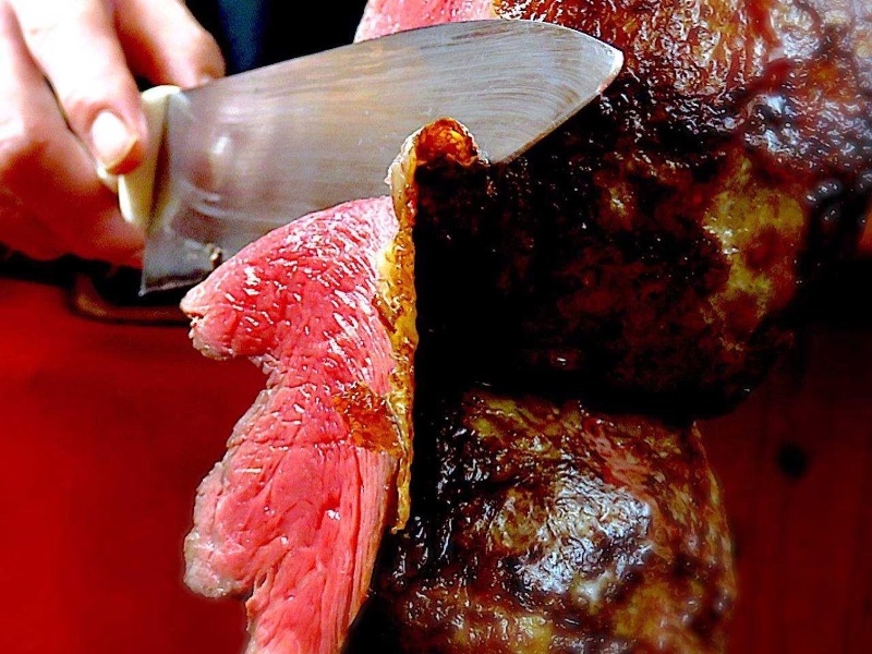 ■メインはブラジリアンBBQシュラスコ 熱々のお肉をお楽しみ下さい■