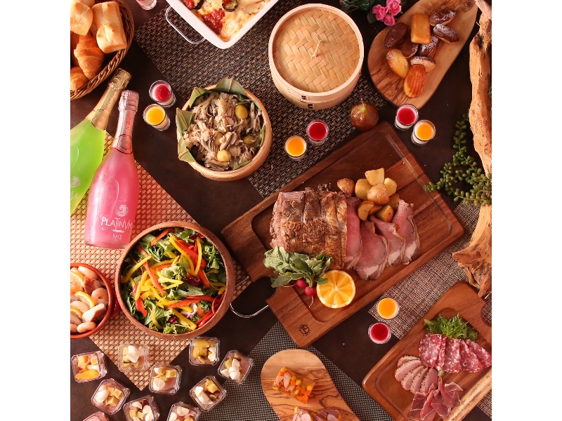 《18時迄の昼開催》貸切宴会～ガッツリ満腹プラン～料理13品ビュッフェ+選べる飲み放題+開催特典
