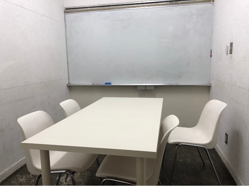 3階控え室(オプション) 09:00-22:00 3,300円(税込)/1H