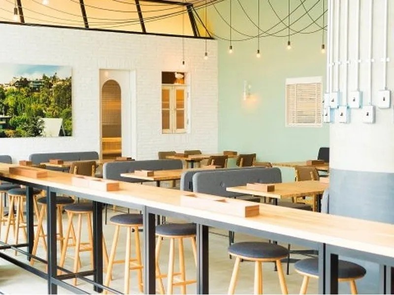 tables cook & LIVING HOUSE