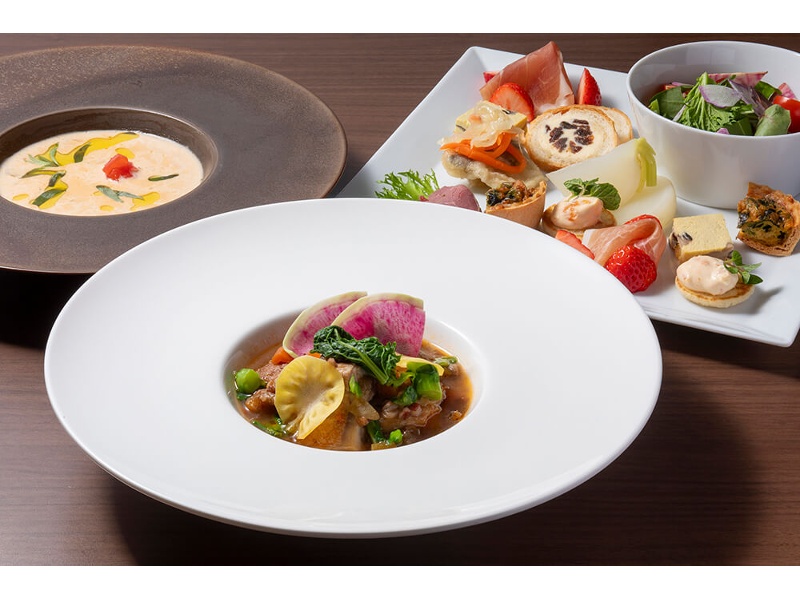 ≪コース≫鮮魚のポアレ、鶏もも肉のロースト、フォアグラのテリーヌetc... 全7品+飲み放題付き