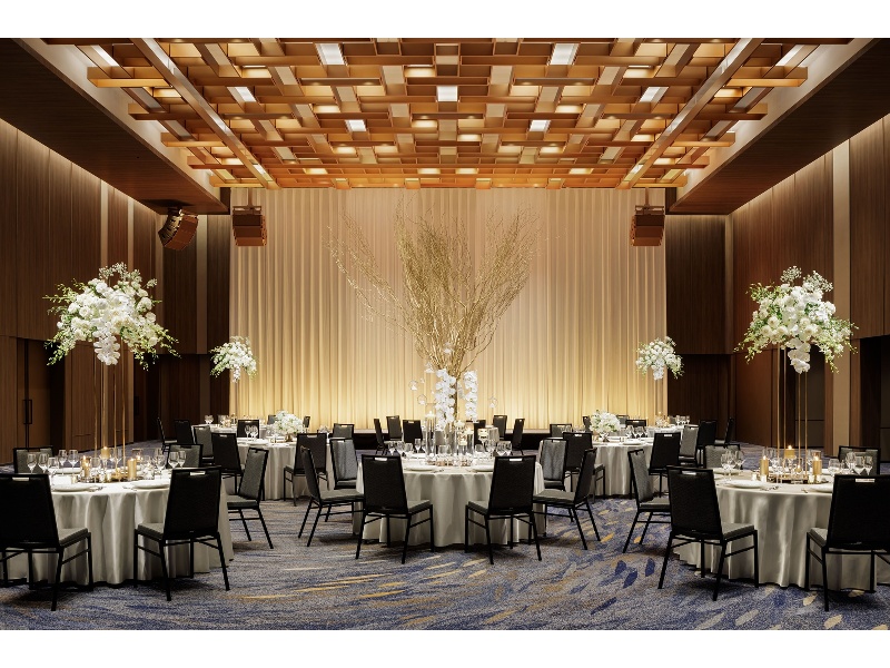 THE BALLROOOM(着席 懇親会イメージ)