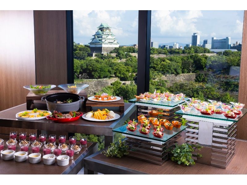 プレミアムプラン（ビュッフェ料理 または 卓盛料理 または コース料理）