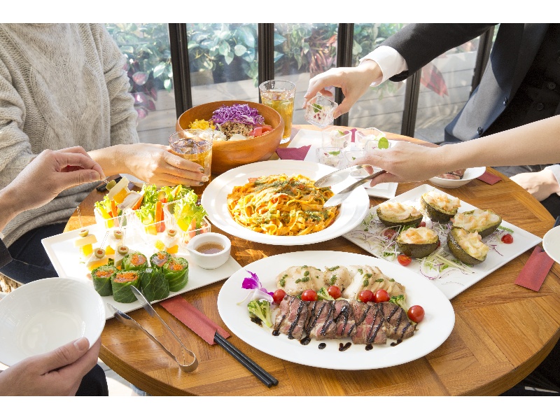 《18時以降の夜開催》～大皿シェアプラン～ 料理9品／選べる飲み放題／開催特典／3.5時間貸切
