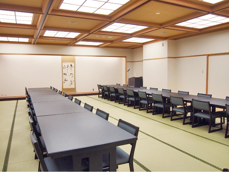 ■宴会場(大宴会場・中宴会場・小宴会場)ご人数にあった会場をご用意いたします。すべての宴会場がイス・テーブルとなっております。