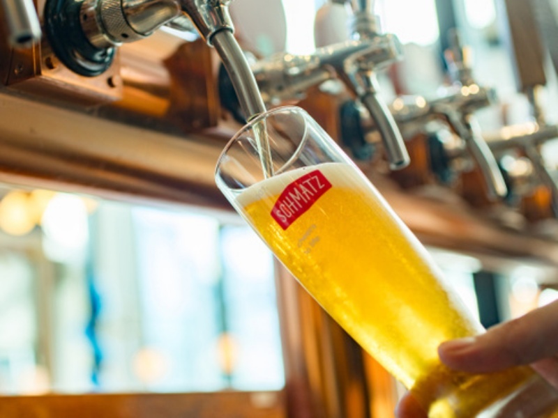 ビアテンダーが最適な状態で提供する本格ドイツビール。
クラフトビール全種類飲み放題や3時間飲み放題など、ビールを存分に楽しめるプランをご用意しています。