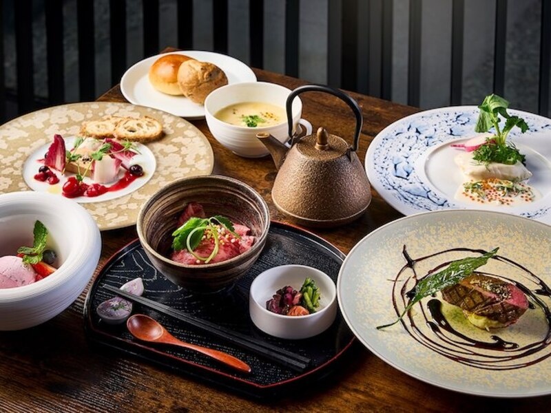 グリルチキン ローズマリー風味、サバのフリットetc... 全9品+飲み放題&デザート付き