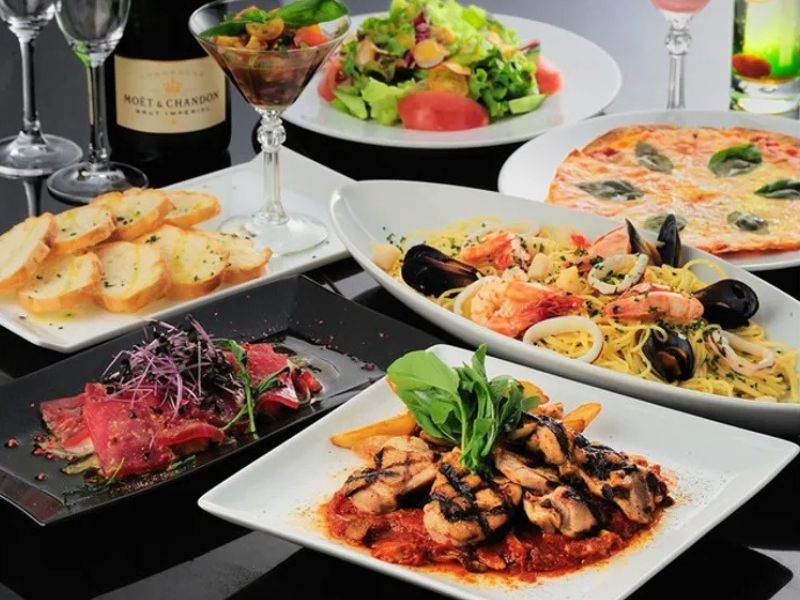 【特典3つ&選べるオプション2つ】お料理10品+乾杯用ドリンク&90種類以上飲み放題